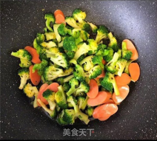 火腿肠炒西兰花的做法步骤：6