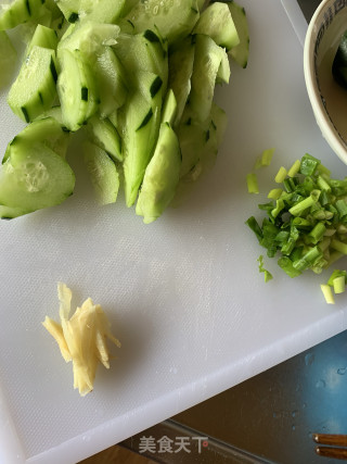 黄瓜蛋汤的做法步骤：1