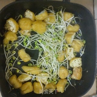 油豆腐炒黄豆芽的做法步骤：3