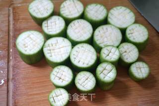 金蒜蒸丝瓜的做法步骤：3