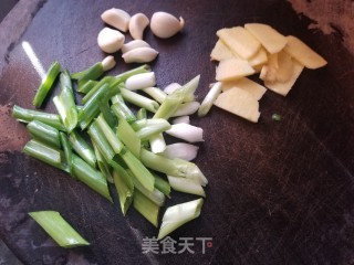 红烧黄花鱼的做法步骤：4