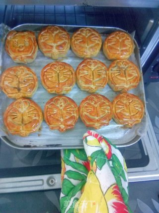 广式月饼的做法步骤：14