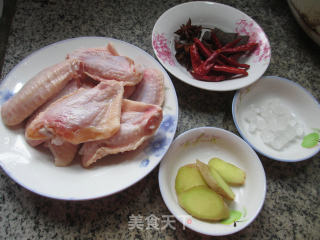 香卤中翅的做法步骤：1