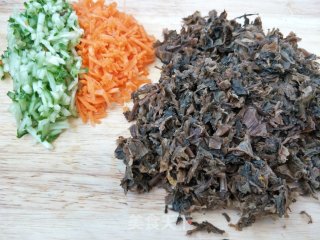 梅干菜鸡蛋馅盒子的做法步骤：2