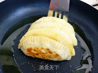 梅干菜鸡蛋馅盒子的做法步骤：12