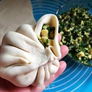韭菜鸡蛋饼的做法步骤：9