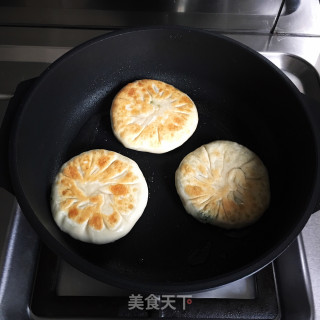 韭菜鸡蛋饼的做法步骤：14
