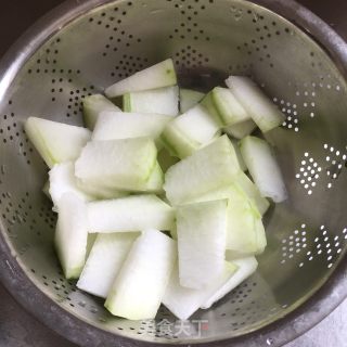 蟹味菇烧冬瓜的做法步骤：1