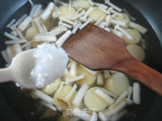 榨菜丝海鲜菇樱玉豆腐汤的做法步骤：6