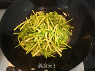 蒜苗蚕豆的做法步骤：7