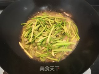 蒜苗蚕豆的做法步骤：11