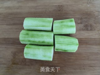 蛋白丝瓜枸杞汤的做法步骤：1