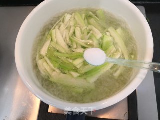 蛋白丝瓜枸杞汤的做法步骤：9