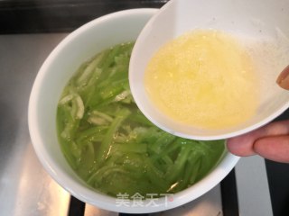 蛋白丝瓜枸杞汤的做法步骤：10