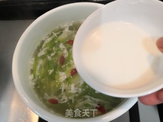 蛋白丝瓜枸杞汤的做法步骤：13