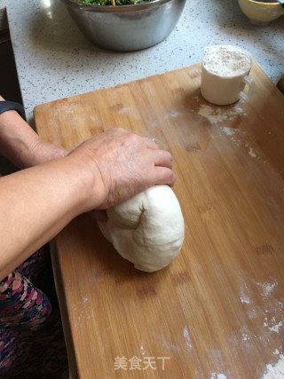 鲜掉舌头的三鲜水饺的做法步骤：2