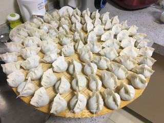 鲜掉舌头的三鲜水饺的做法步骤：11