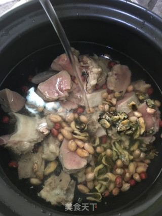 节瓜淡菜骨头汤的做法步骤：5