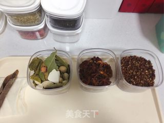 超简单秘制酱牛肉的做法步骤：1