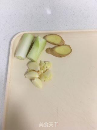 超简单秘制酱牛肉的做法步骤：3