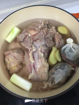 超简单秘制酱牛肉的做法步骤：6