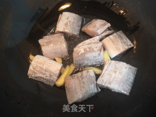 红烧带鱼的做法步骤：4