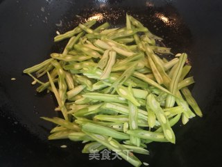 四季豆炒咸肉的做法步骤：11