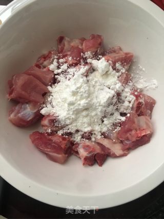 南瓜蒸豆豉蒜蓉排骨的做法步骤：2