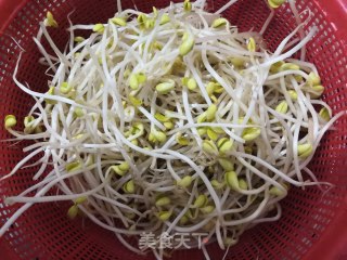 青椒豆芽的做法步骤：2