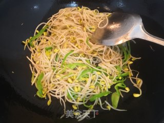 青椒豆芽的做法步骤：8