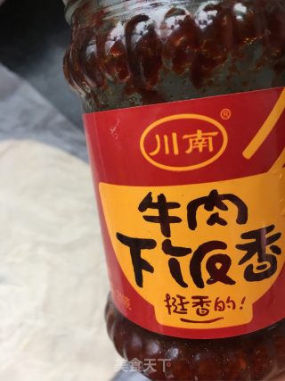 辣酱手抓饼的做法步骤：2