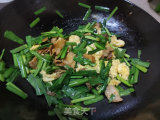 五花肉炒韭菜的做法步骤：11