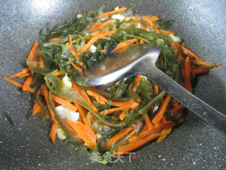 胡萝卜炒海带丝的做法步骤：4