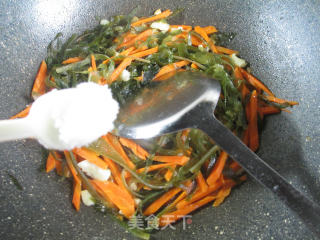 胡萝卜炒海带丝的做法步骤：5