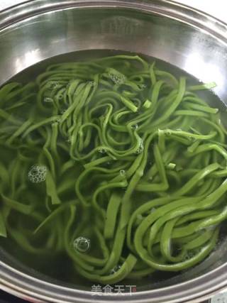 手擀菠菜面的做法步骤：13