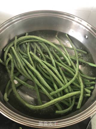 猪肉豇豆饺子的做法步骤：1