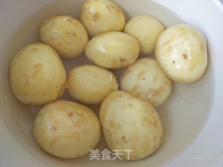 梅菜肉末烧土豆的做法步骤：2