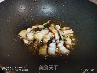 五花肉炒蒜薹的做法步骤：4