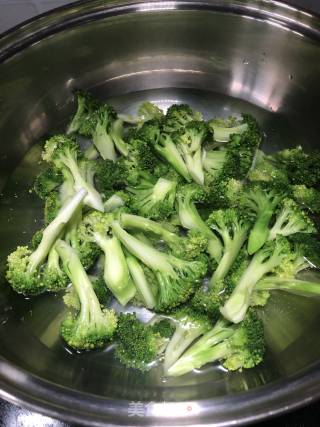 蒜香西兰花的做法步骤：3