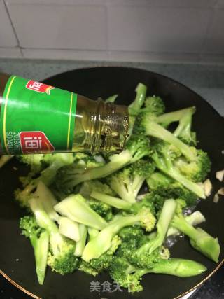 蒜香西兰花的做法步骤：5