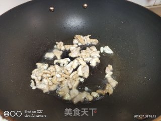 肉片炒蒜薹的做法步骤：3
