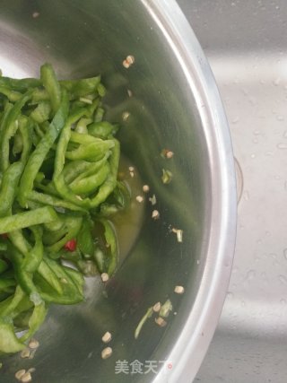 豆豉拌青椒的做法步骤：4