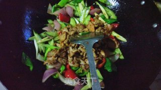 荤菜—洋葱黄瓜炒肉片的做法步骤：12