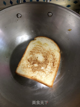 香煎面包鸡蛋三明治的做法步骤：1