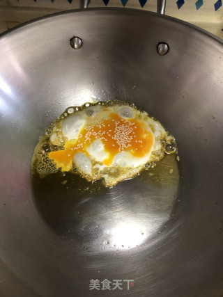 香煎面包鸡蛋三明治的做法步骤：2