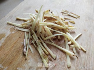 鸭肉丝瓜煲的做法步骤：2