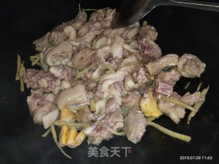 鸭肉丝瓜煲的做法步骤：5