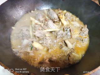 嫩姜啤酒焖鸭的做法步骤：5