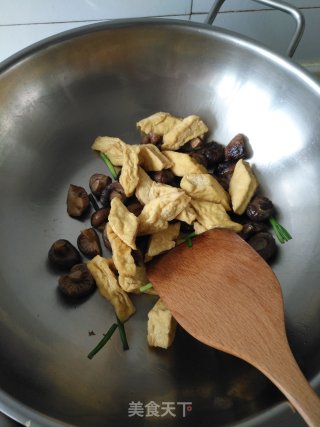 蚝油香菇烧豆腐的做法步骤：5