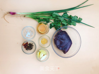 减肥餐～凉拌猪肝的做法步骤：1
